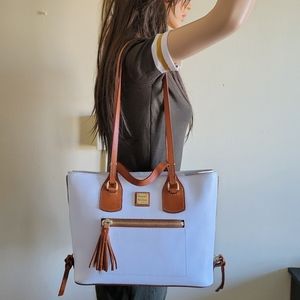 Beautiful Dooney and Bourke Shoulder/Satchel bag
